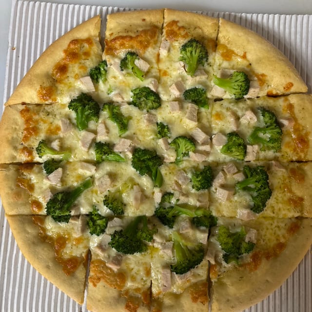 Broccoli Garlic Chicken Pizza.